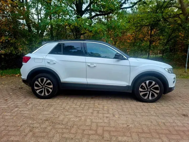 Volkswagen T-Roc 2021 photo 2
