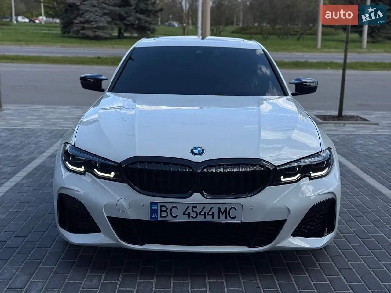 BMW 3 Series 2019 photo 3