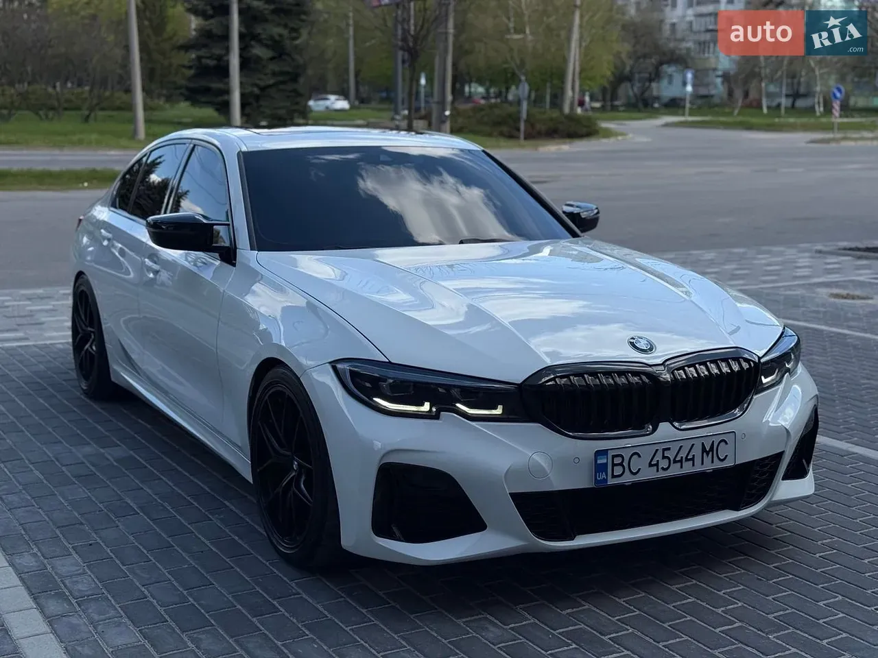 BMW 3 Series 2019 photo 4