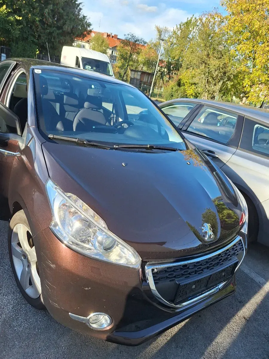 Peugeot 208 2013 photo 3