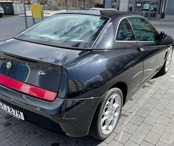 Alfa Romeo Gtv 2002 photo 2