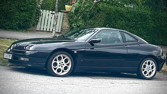 Alfa Romeo Gtv 2002 photo 3