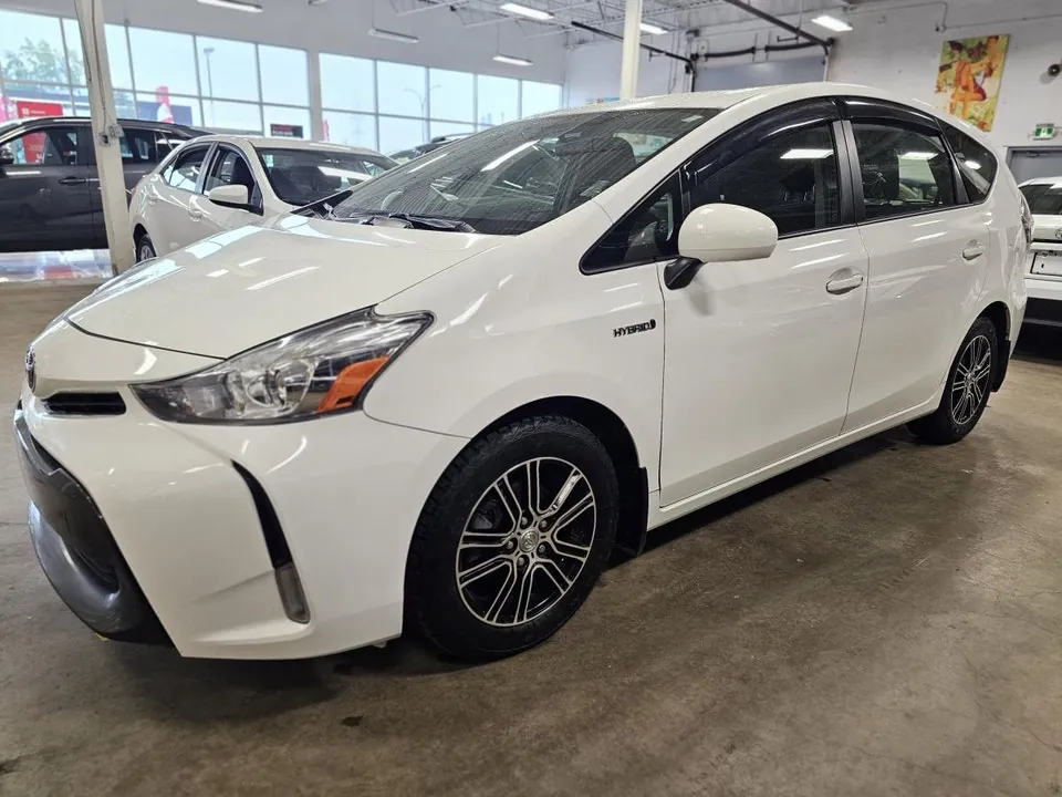 Toyota Prius V 2017 photo 5