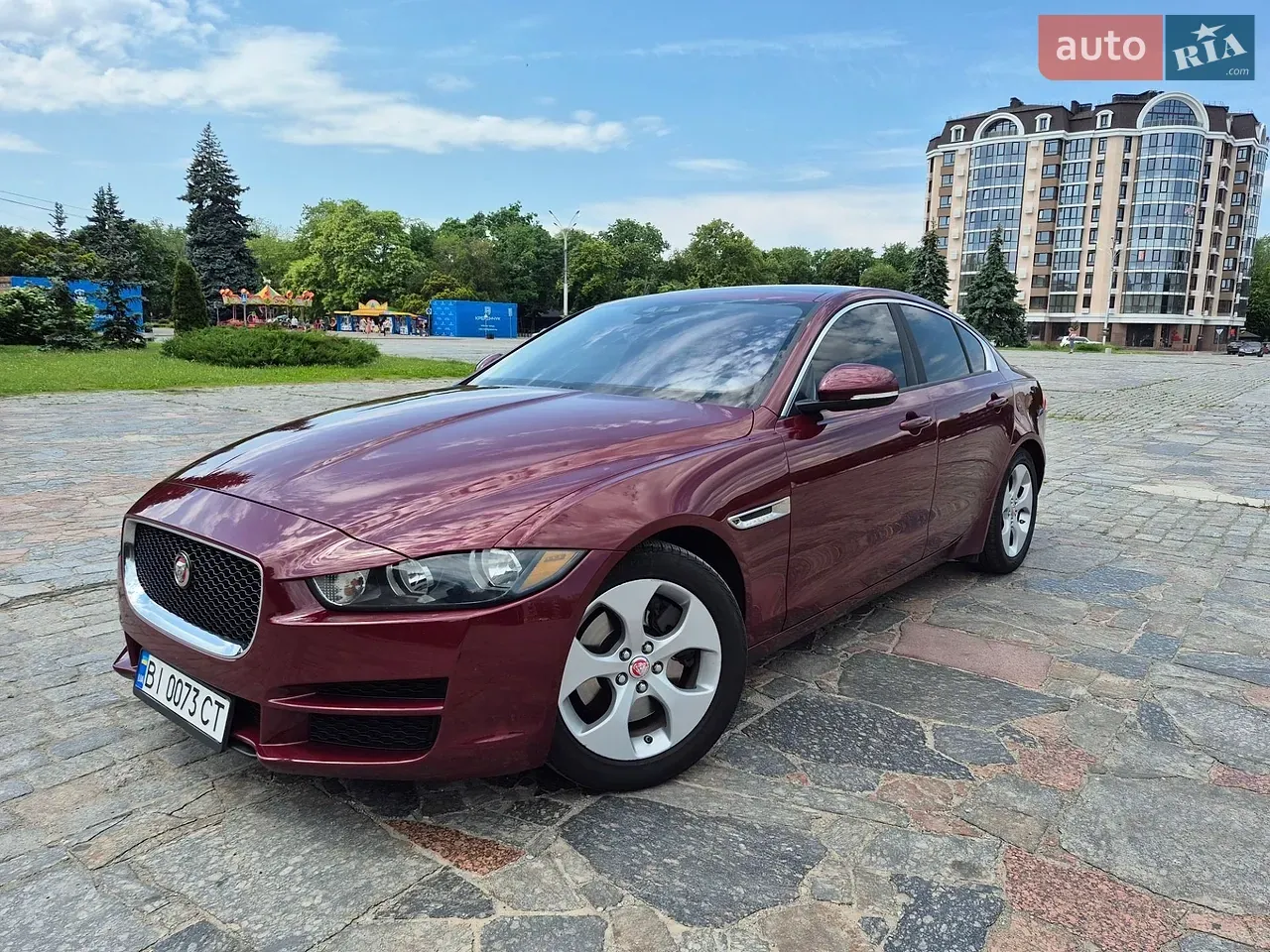 Jaguar Xe 2016 photo 2