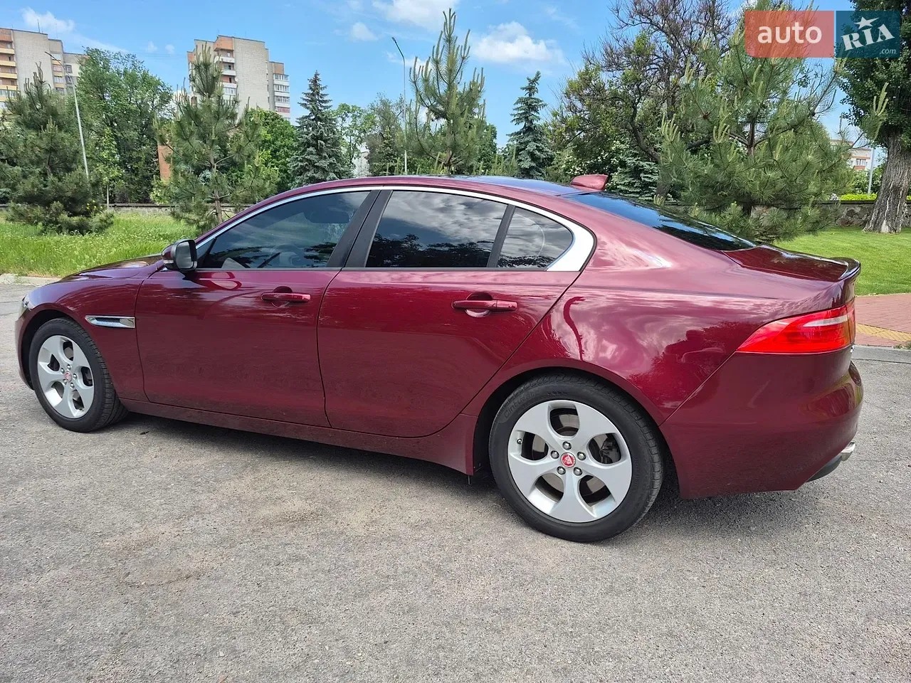 Jaguar Xe 2016 photo 3