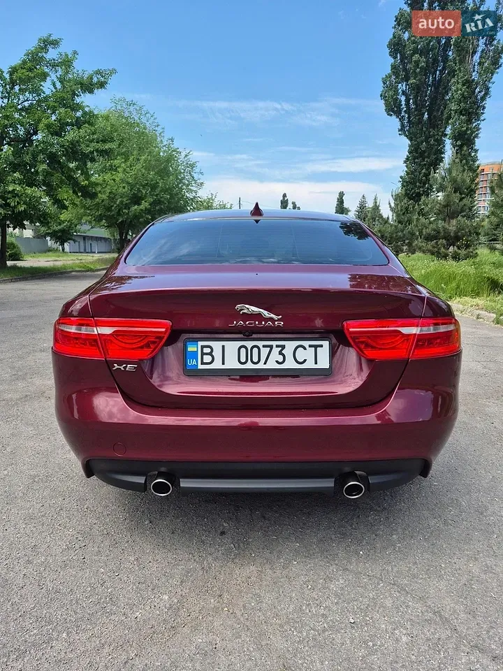 Jaguar Xe 2016 photo 4