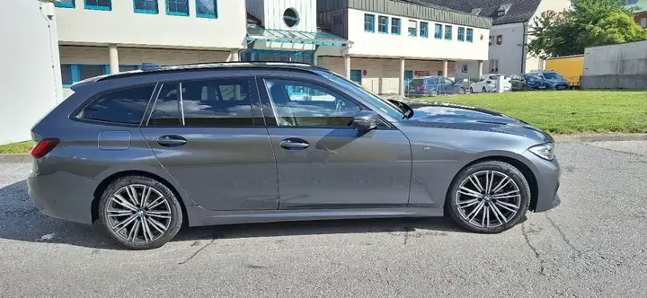 BMW 3 Series 2022 photo 3