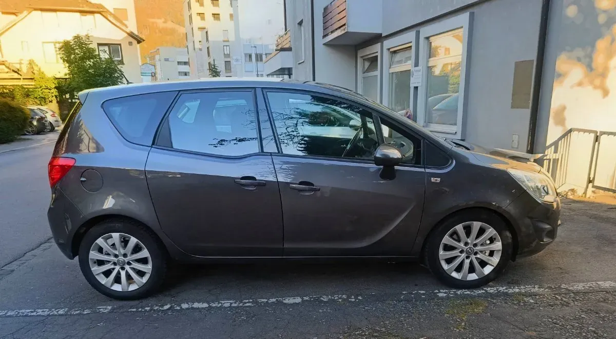 Opel Meriva 2012 photo 2