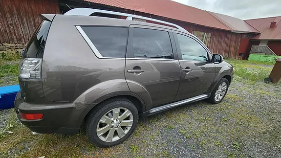 Mitsubishi Outlander 2010 photo 2