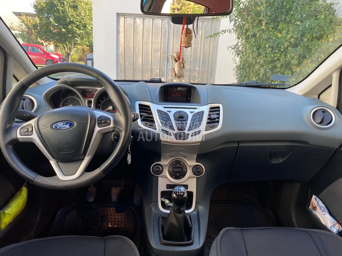 Ford Fiesta 2010 photo 3