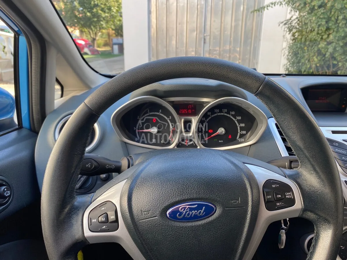 Ford Fiesta 2010 photo 2