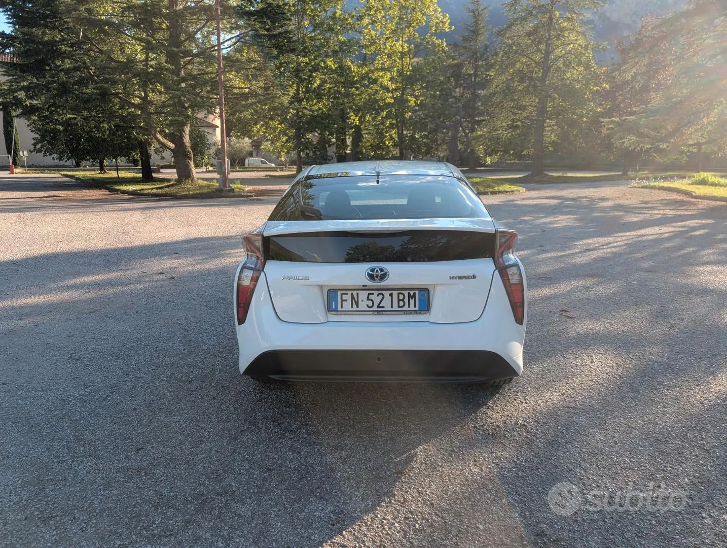 Toyota Prius 2018 photo 2