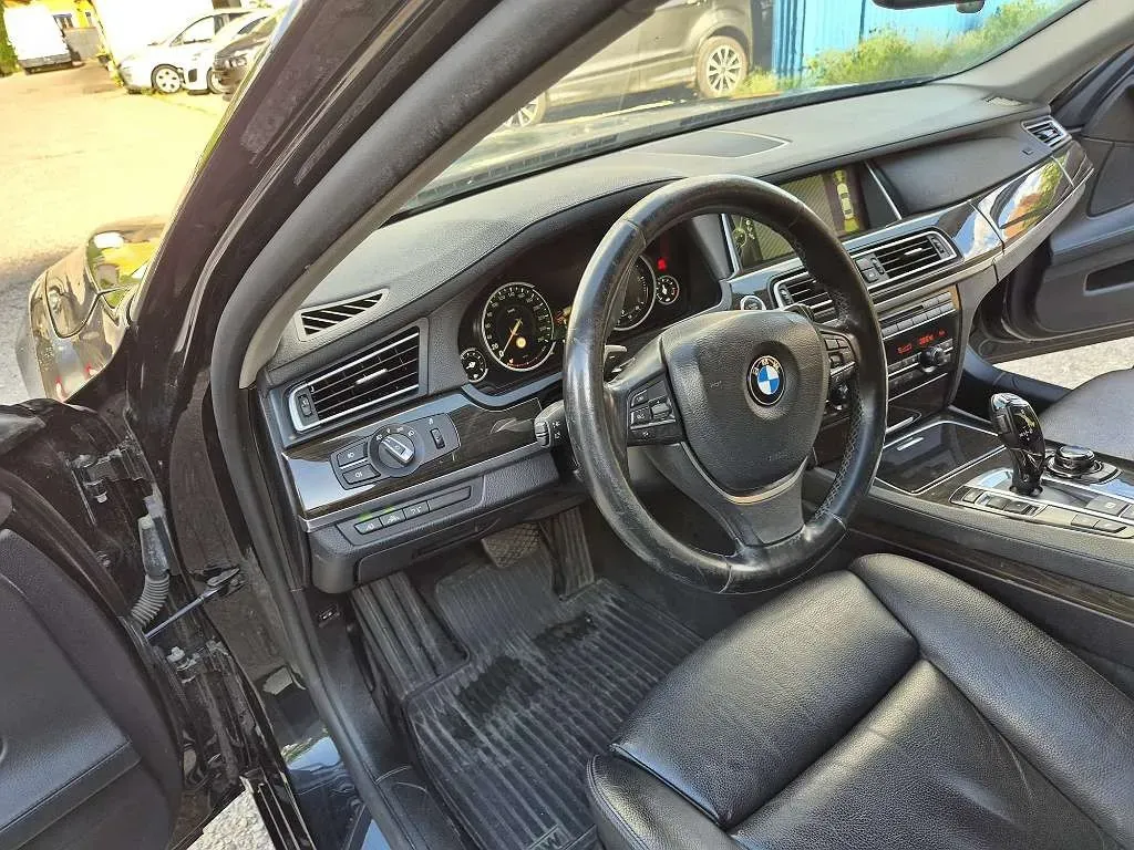 BMW 7 Series 2013 photo 2