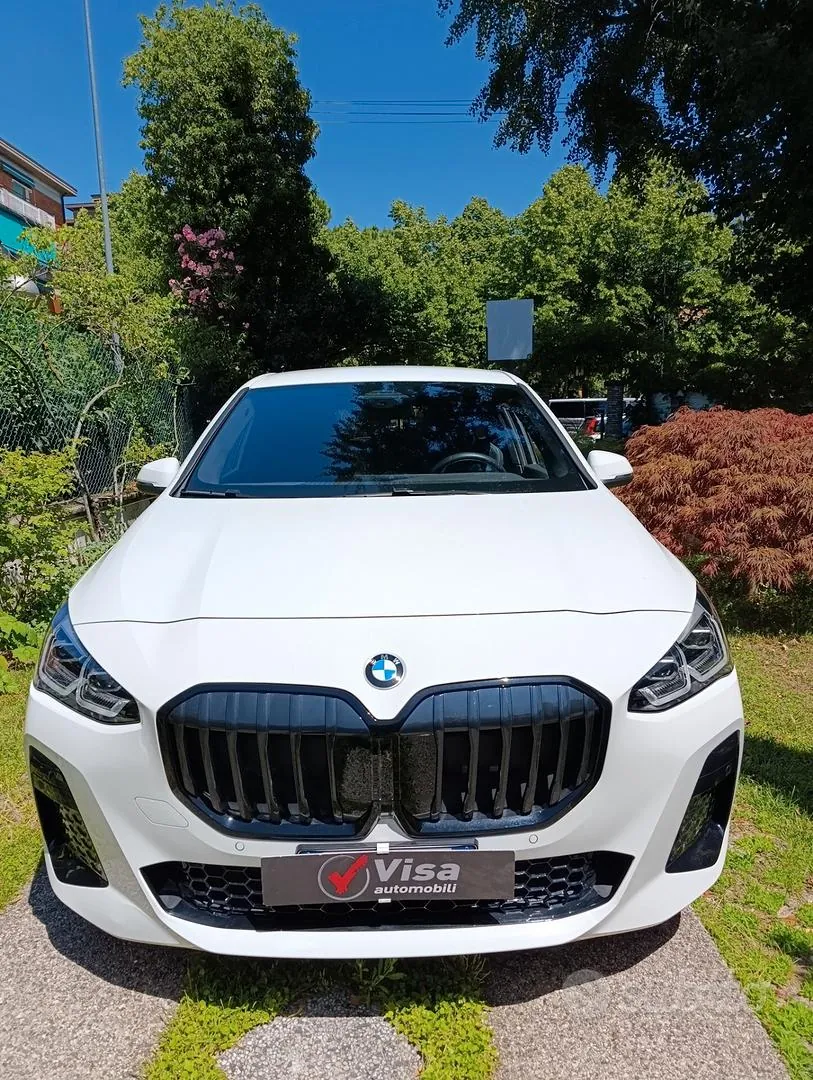BMW 218D Active Tourer 2024 photo 3