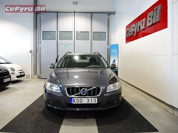 Volvo V70 2010 photo 2