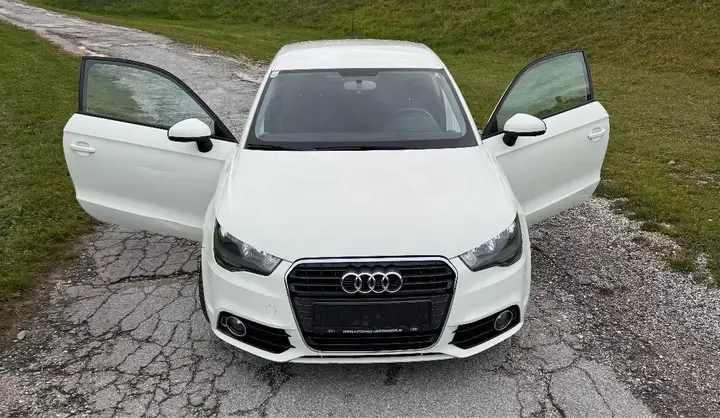Audi A1 2010 photo 2
