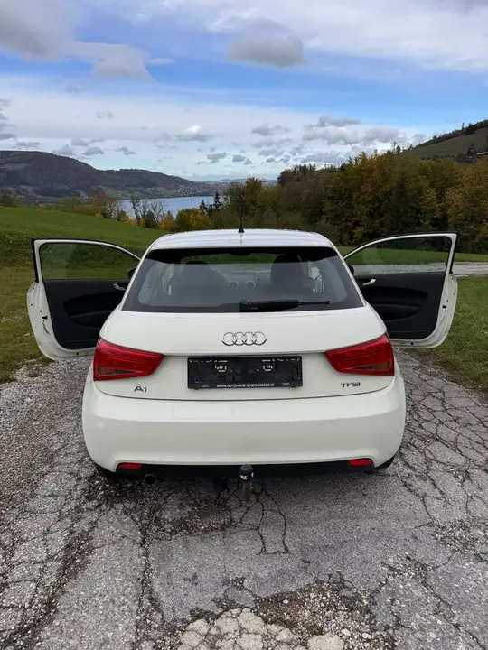 Audi A1 2010 photo 3