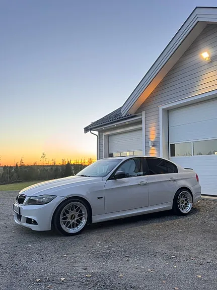 BMW 335I 2011 photo 2