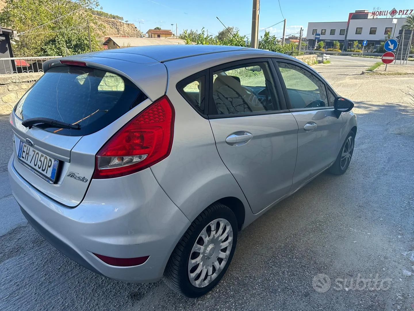 Ford Fiesta 2011 photo 3