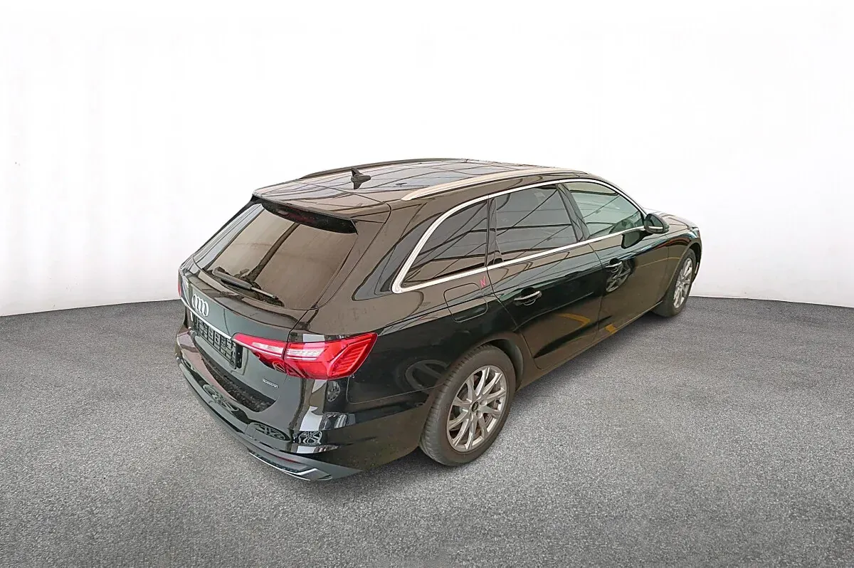Audi A4 2023 photo 2