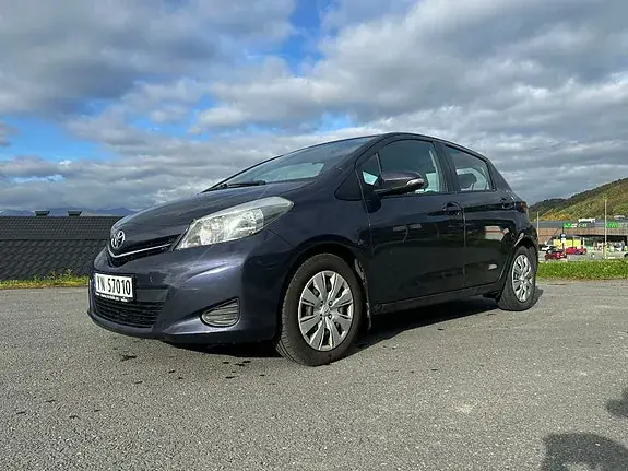 Toyota Yaris 2012 photo 2