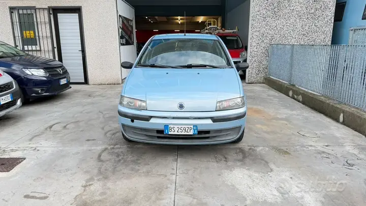 Fiat Punto 2001 photo 2