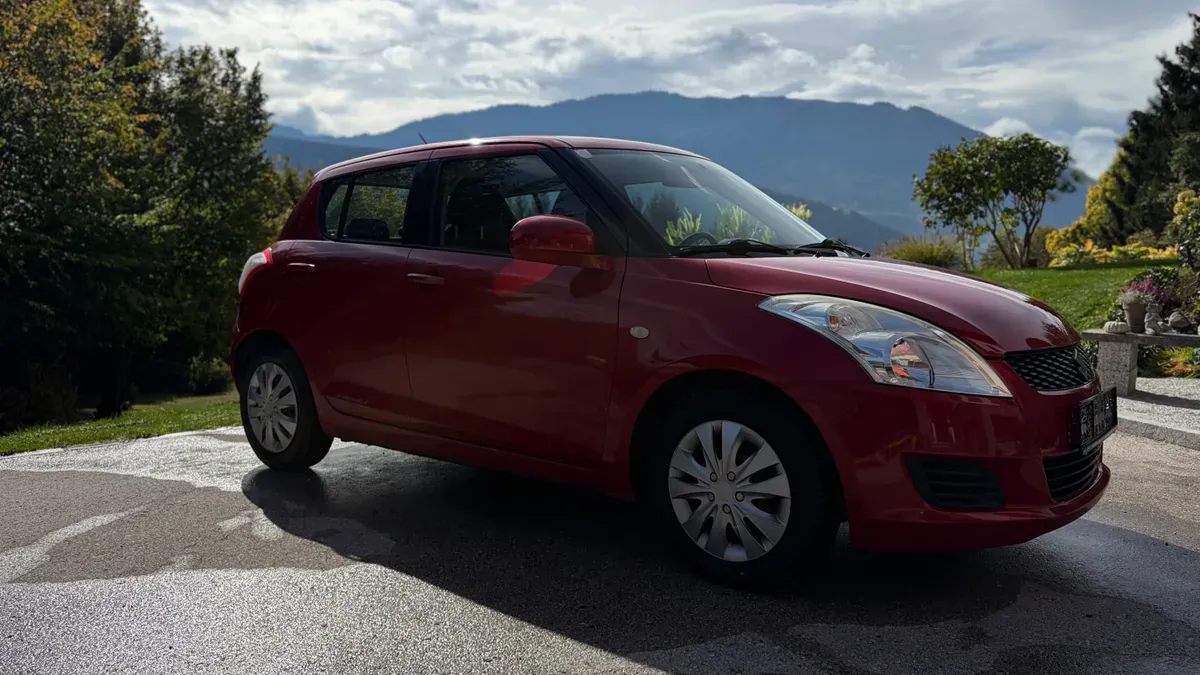 Suzuki Swift 2011 photo 3