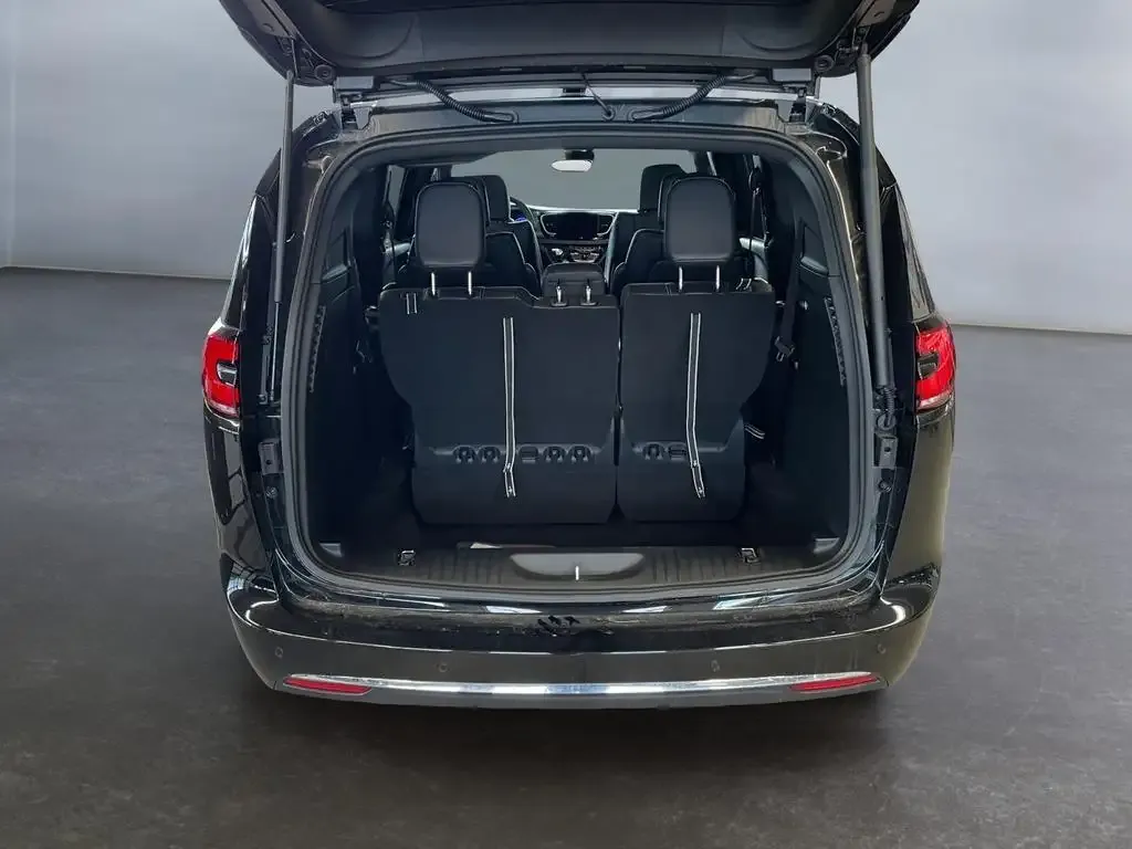 Chrysler Pacifica 2025 photo 5