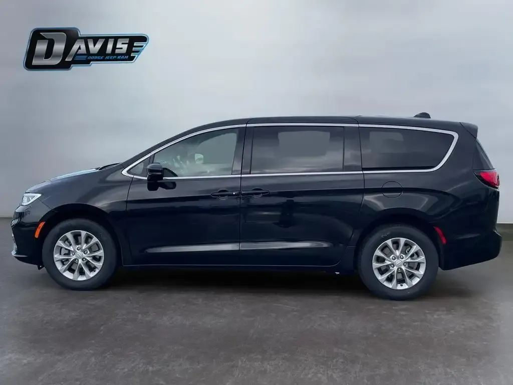 Chrysler Pacifica 2025 photo 2