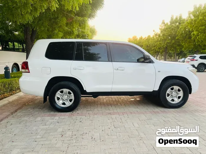 Toyota Land Cruiser 2011 photo 2