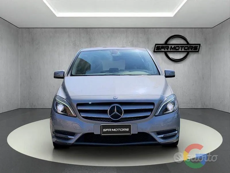 Mercedes-Benz Class B B200 2015 photo 2