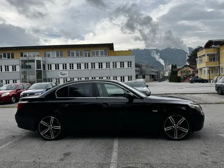 BMW 5 Series 2005 photo 2