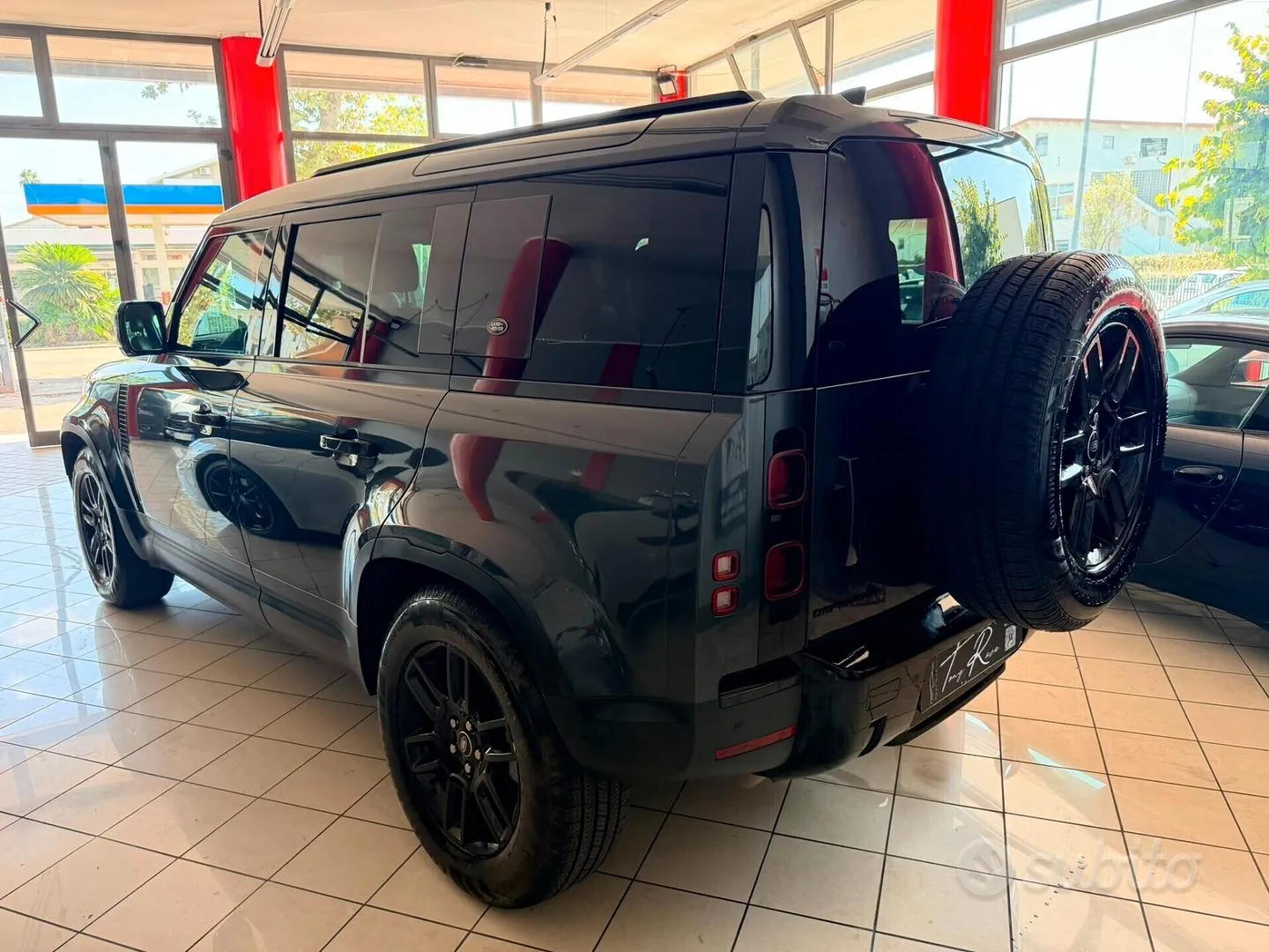 Land Rover Defender 2021 photo 5