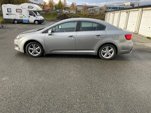 Toyota Avensis 2012 photo 2