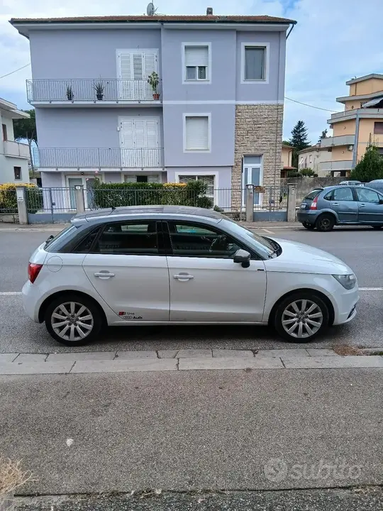 Audi A1 2012 photo 2