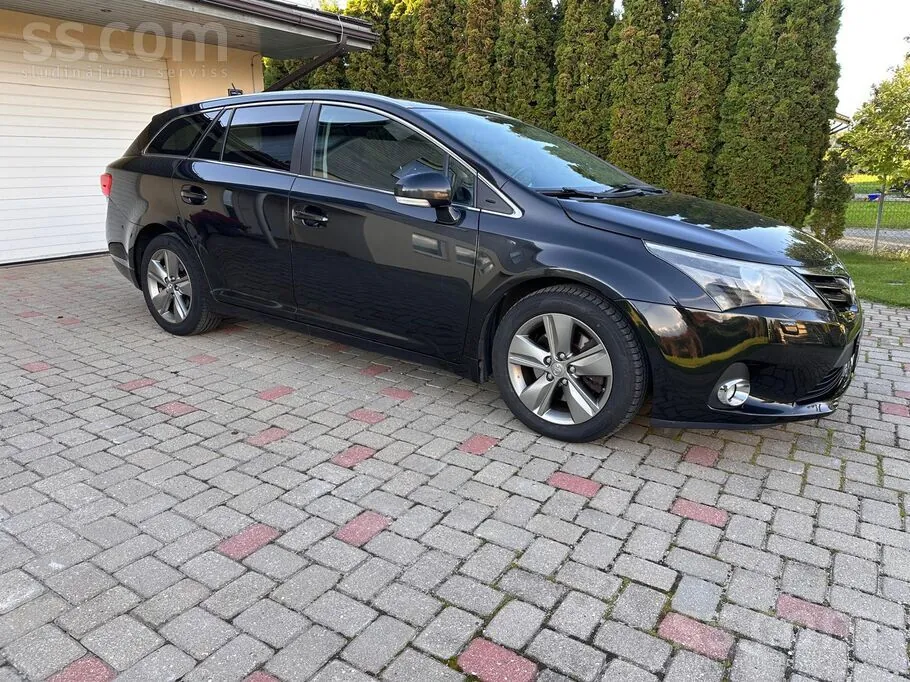 Toyota Avensis 2014 photo 2