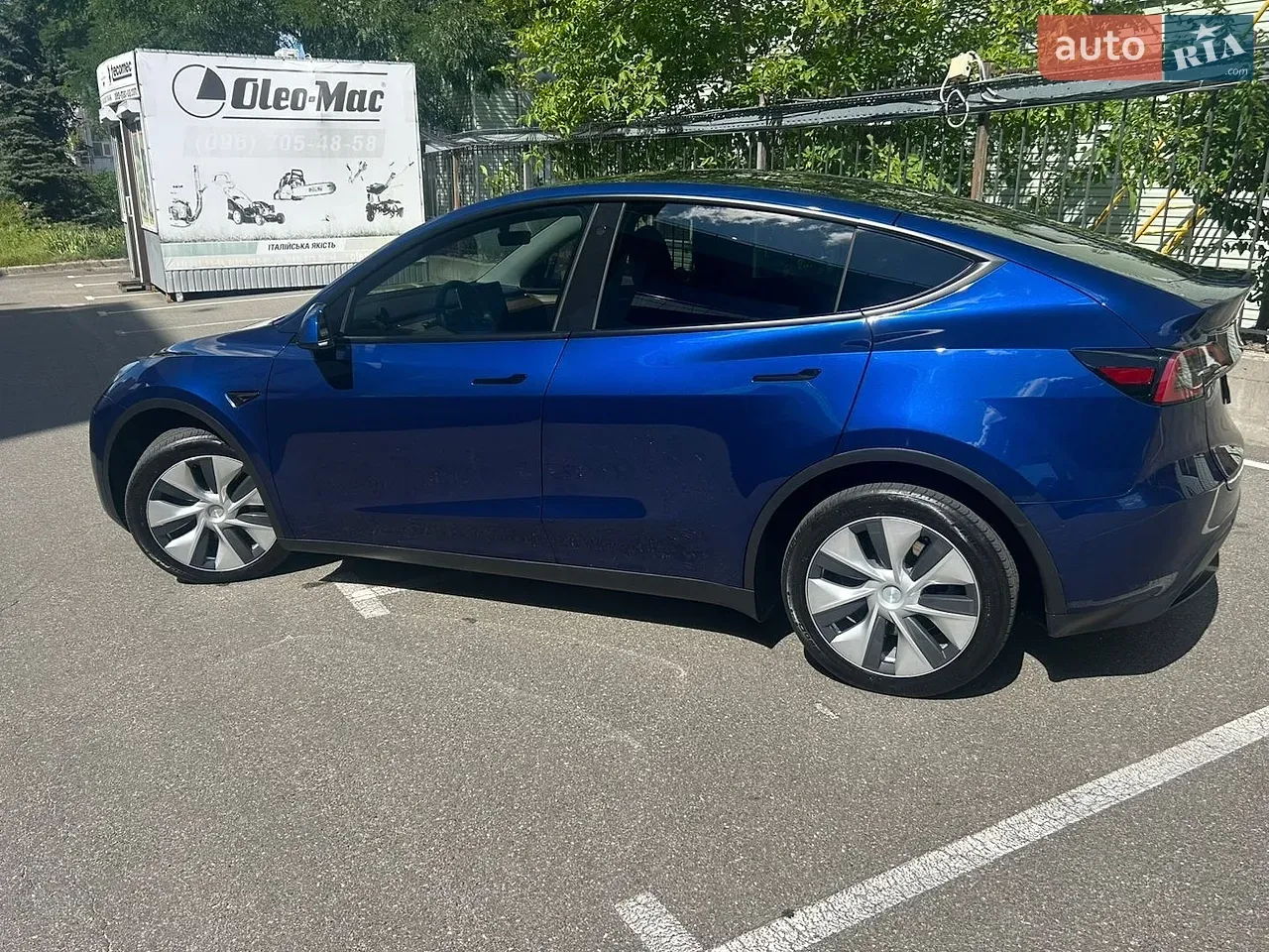 Tesla Model Y 2023 photo 2