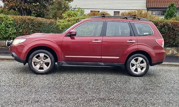 Subaru Forester 2011 photo 2