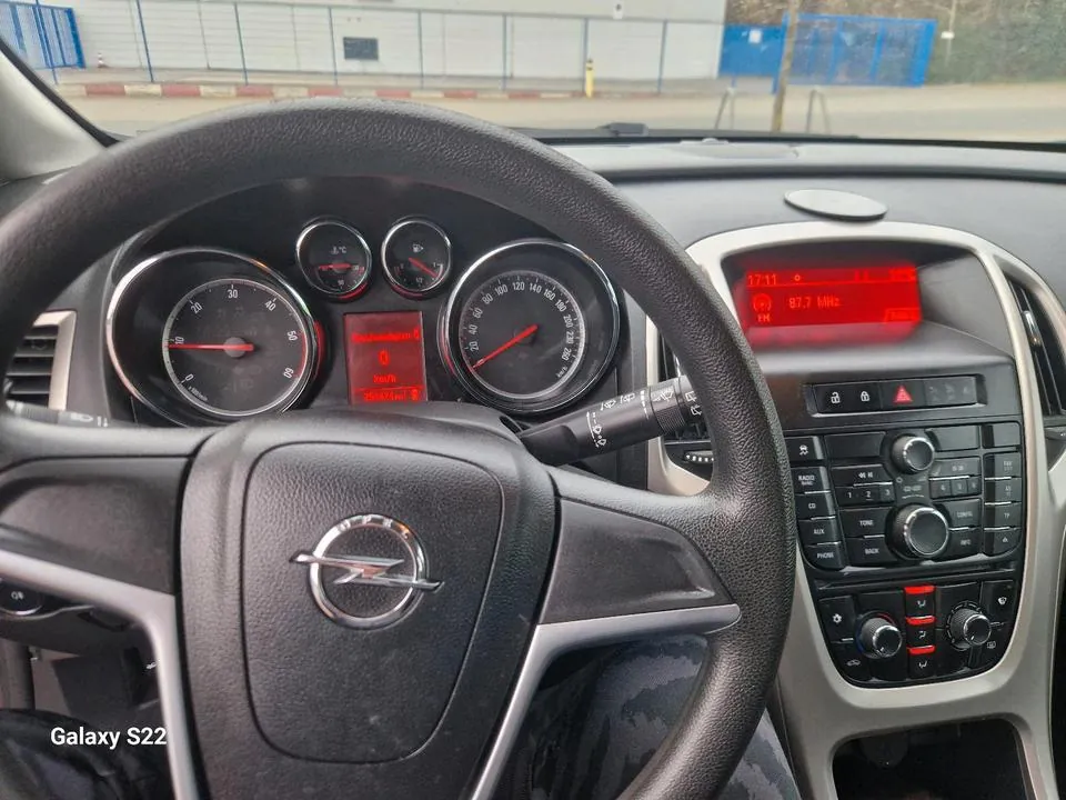 Opel Astra J