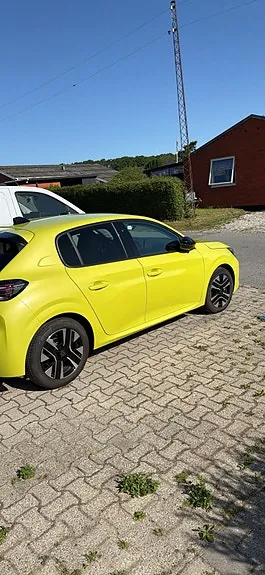 Peugeot 208 2025 photo 2