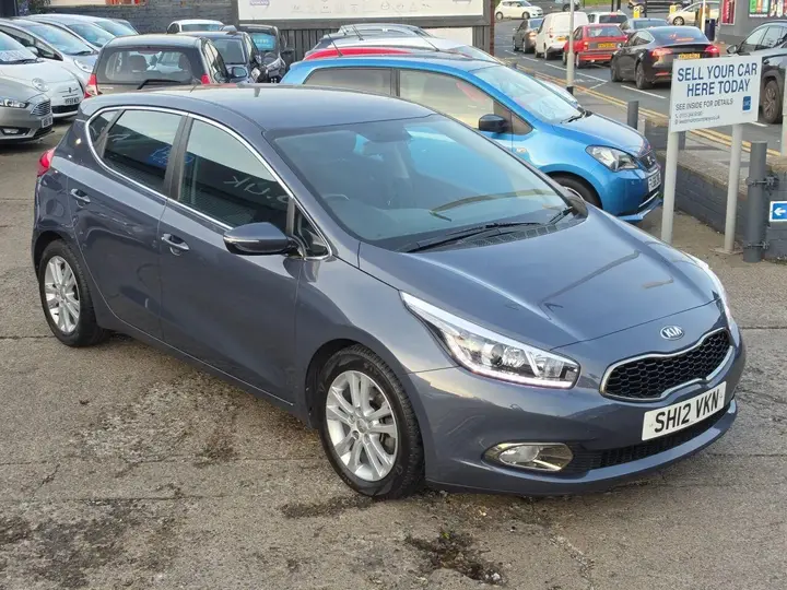 Kia Ceed 2012 photo 2