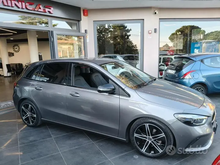 Mercedes-Benz B 180 2024 photo 2