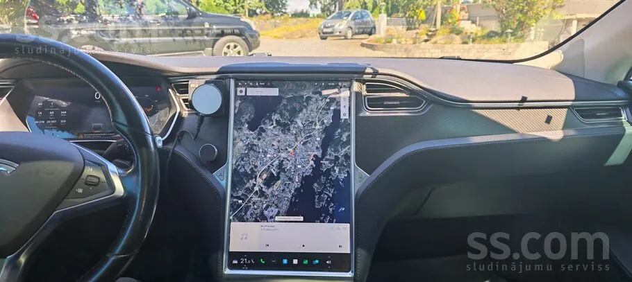 Tesla Model S 2015 photo 5