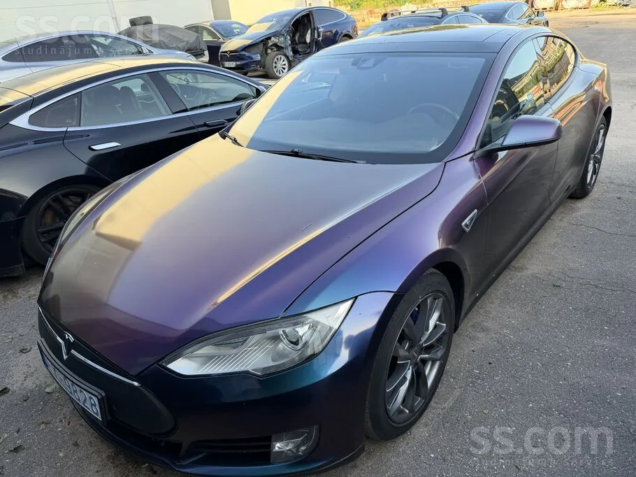 Tesla Model S 2015 photo 2