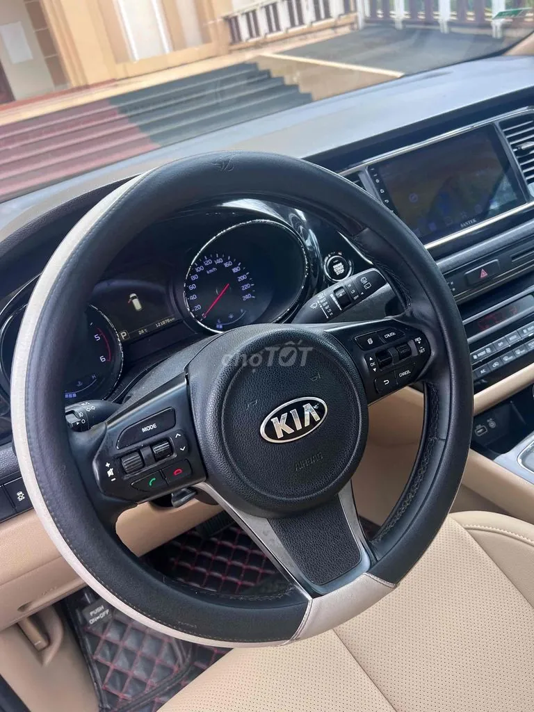 Kia Sedona 2016 photo 4