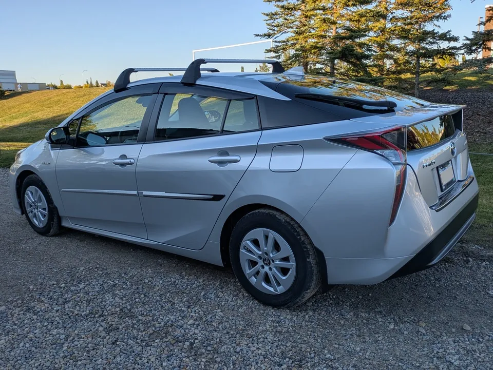 Toyota Prius 2017 photo 3