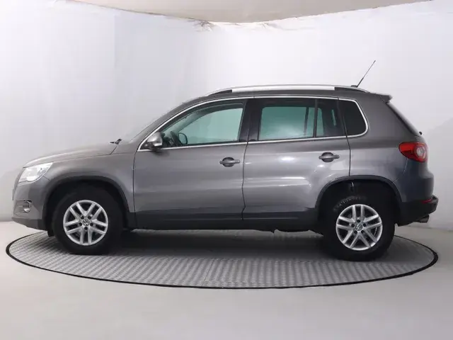 Volkswagen Tiguan 2011 photo 2