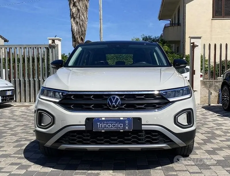 Volkswagen T-Roc 2024 photo 3