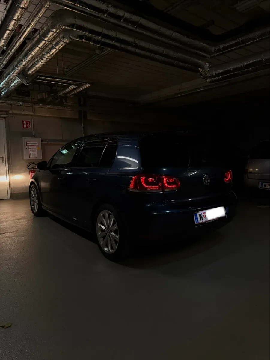 Volkswagen Golf 2011 photo 2