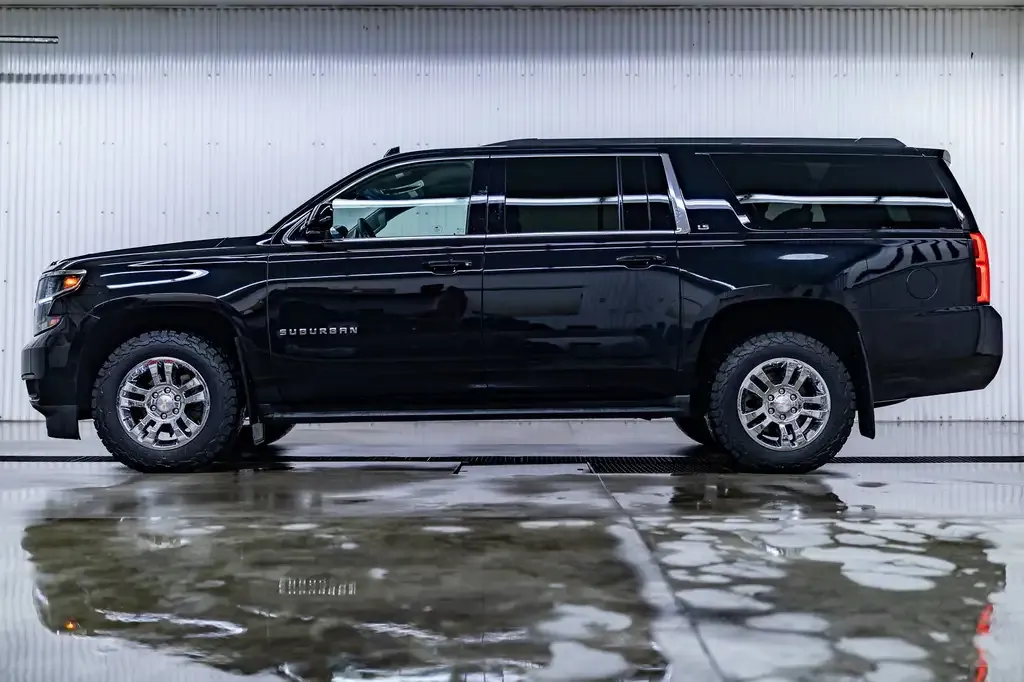 Chevrolet Suburban 2016 photo 3
